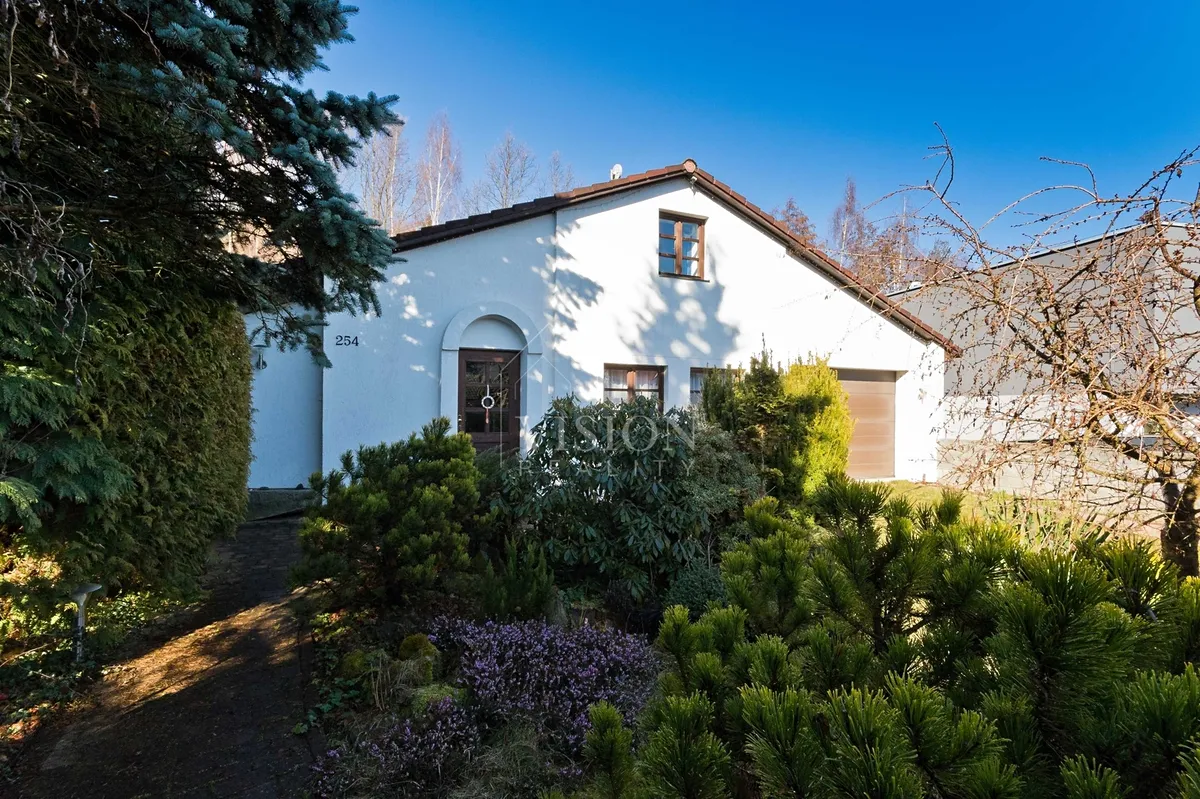 Prodej rodinného domu 198 m², pozemek 792 m²